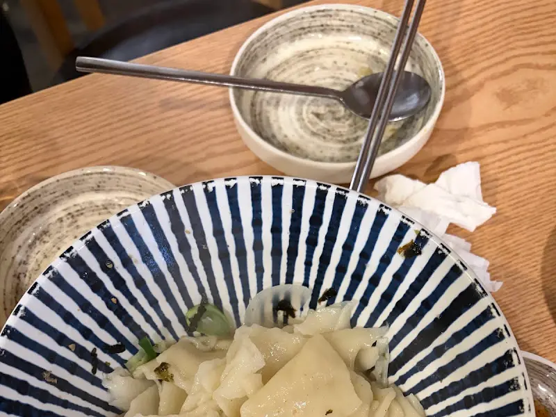 깔끔하게 비워낸 칼국수 그릇이 맛을 증명한다