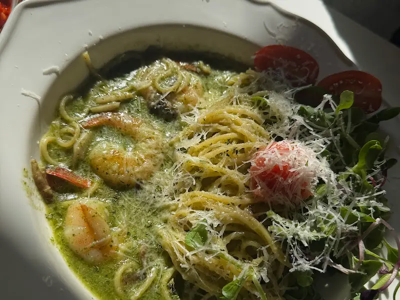 접시에 담긴 파스타 클로즈업 사진