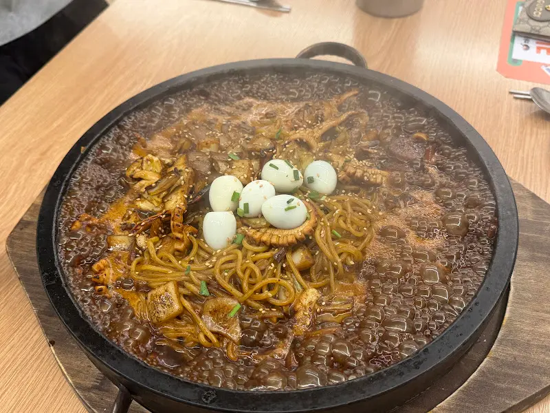 돌판 짜장의 모습