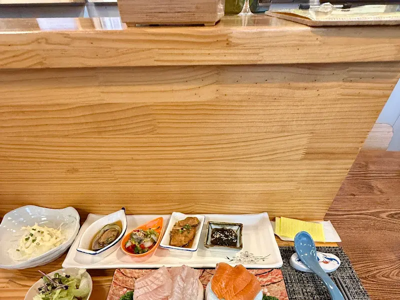 다채로운 코스 요리 한 상 차림