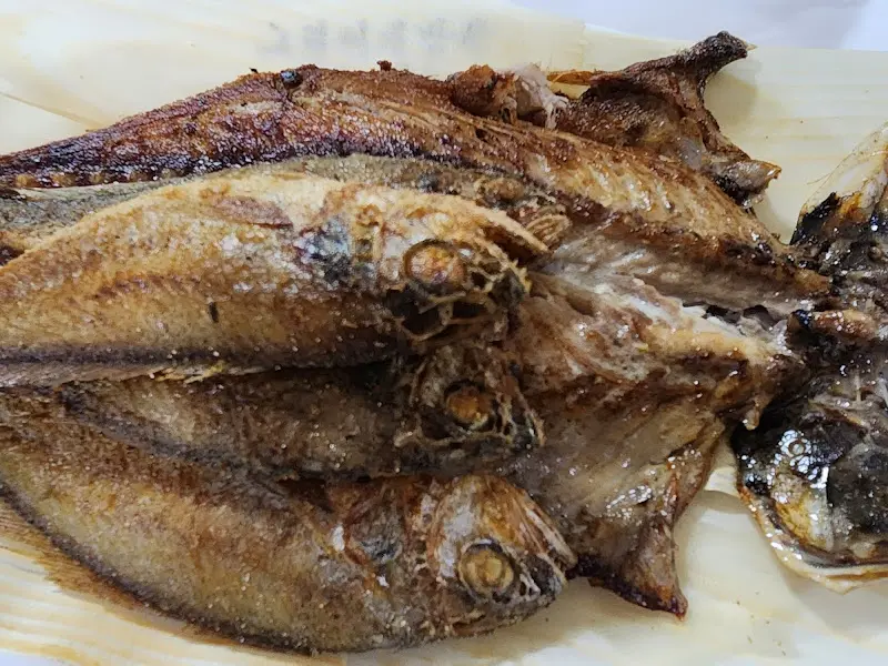 윤기가 흐르는 촉촉한 구운 생선