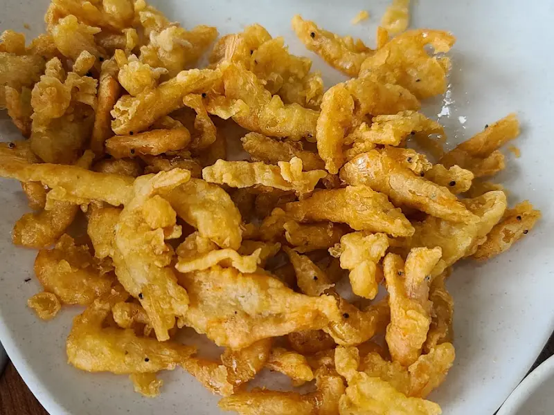 바삭하게 튀겨진 민물새우튀김