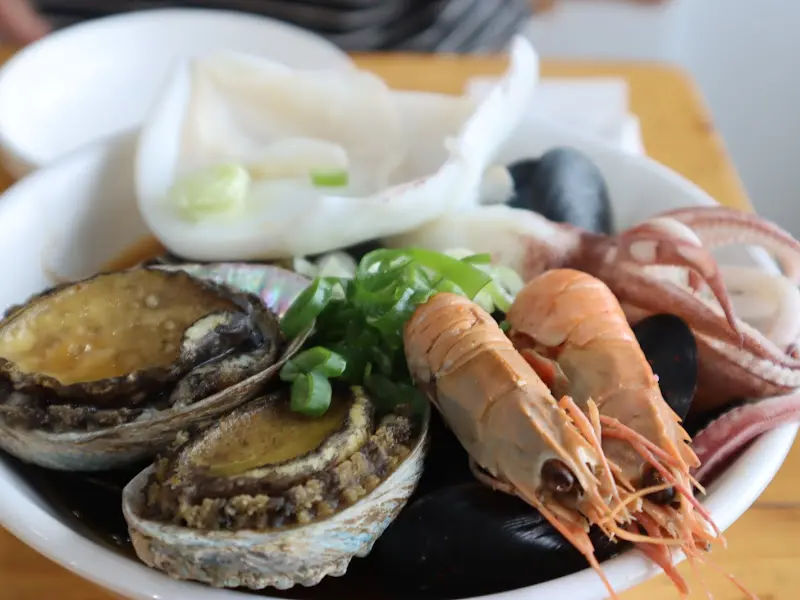 싱싱한 해산물이 가득한 해산물 모듬