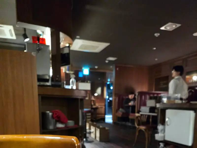 어두운 가게 내부