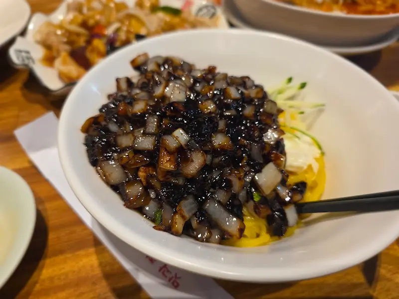 윤기 좔좔 간짜장