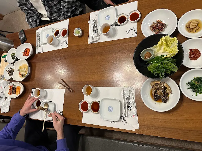 푸짐하게 차려진 한 상 차림