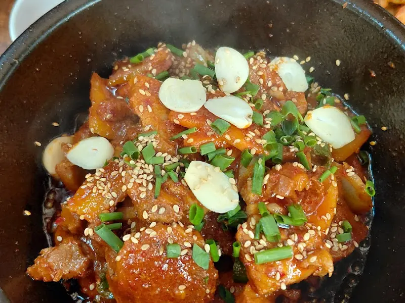 윤기가 흐르는 제육볶음