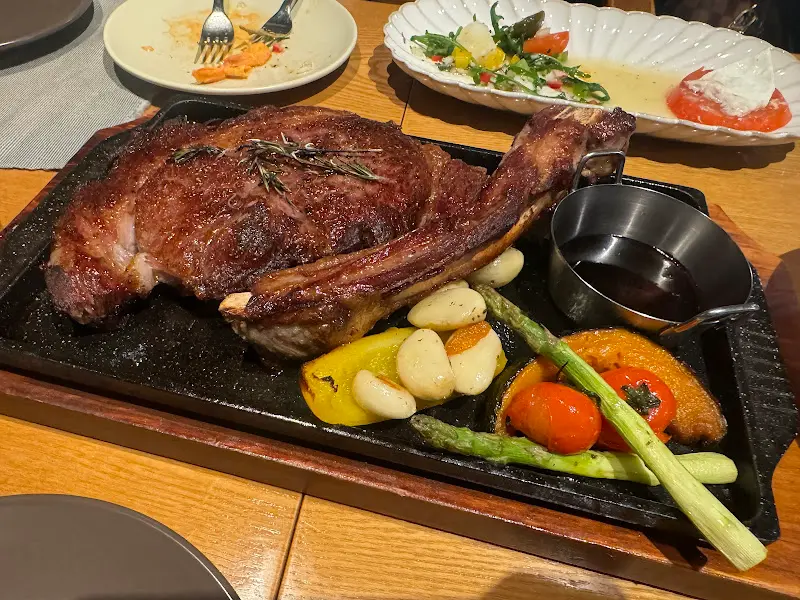 스테이크 요리와 가니쉬