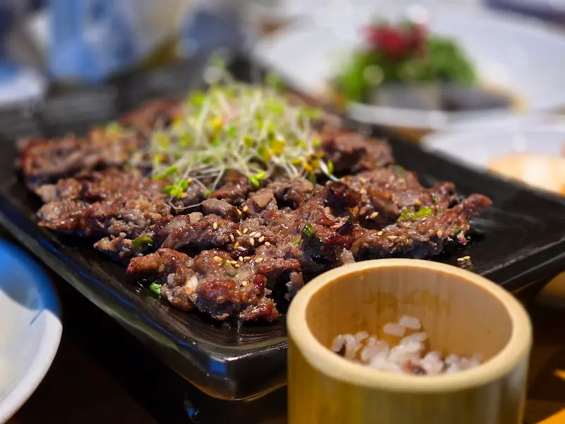 윤기가 자르르 흐르는 떡갈비