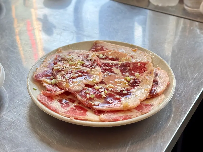 접시에 담긴 꽃살