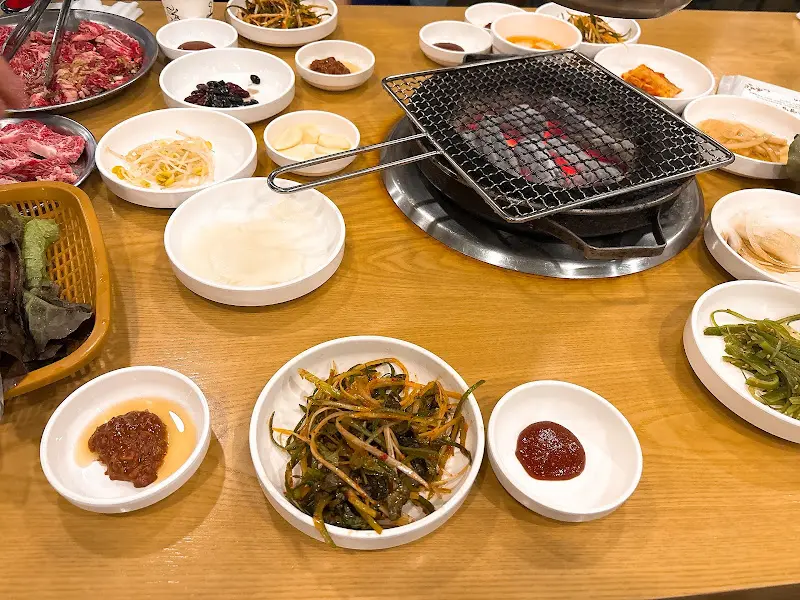 영양숯불갈비의 테이블 세팅