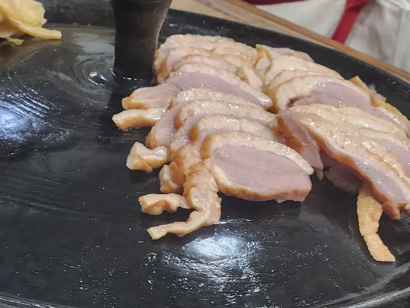 얇게 슬라이스된 훈제 오리