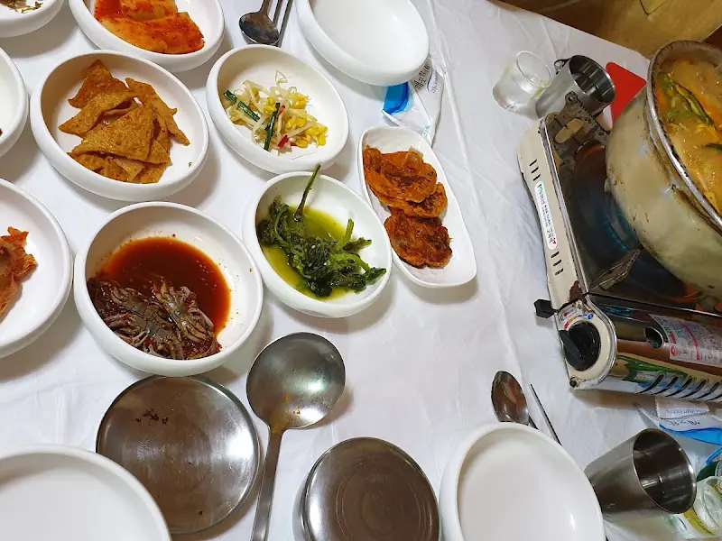 한 상 가득 차려진 밥상