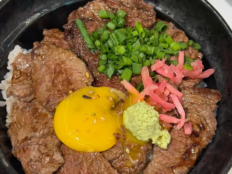 야키니쿠동 클로즈업 사진