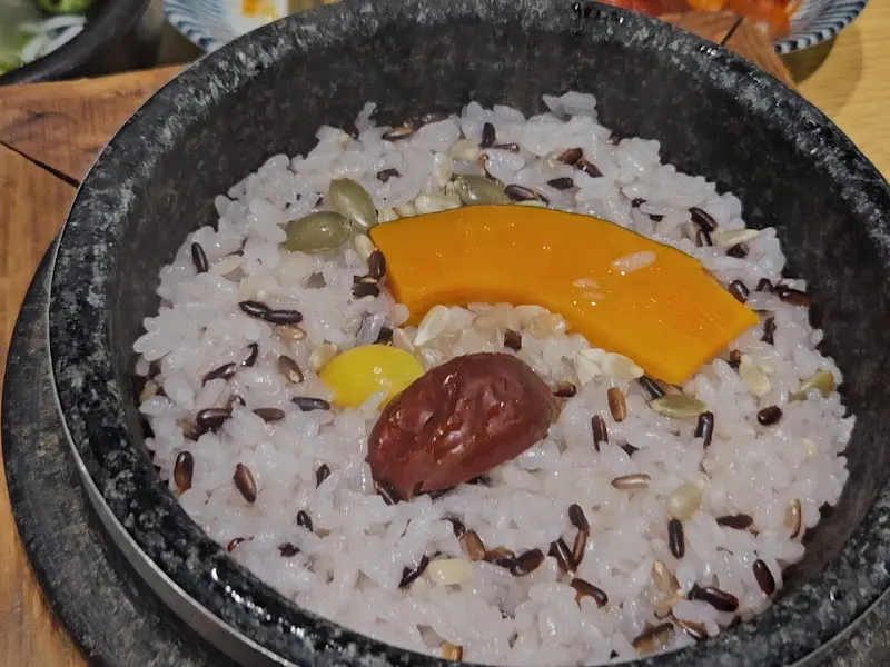 윤기좔좔 돌솥밥