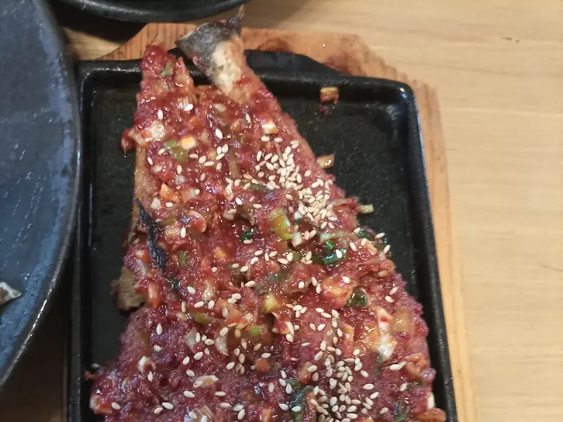 양념에 버무려진 생선 구이