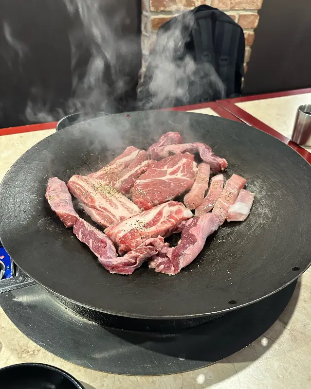 지글지글 익어가는 삼겹살