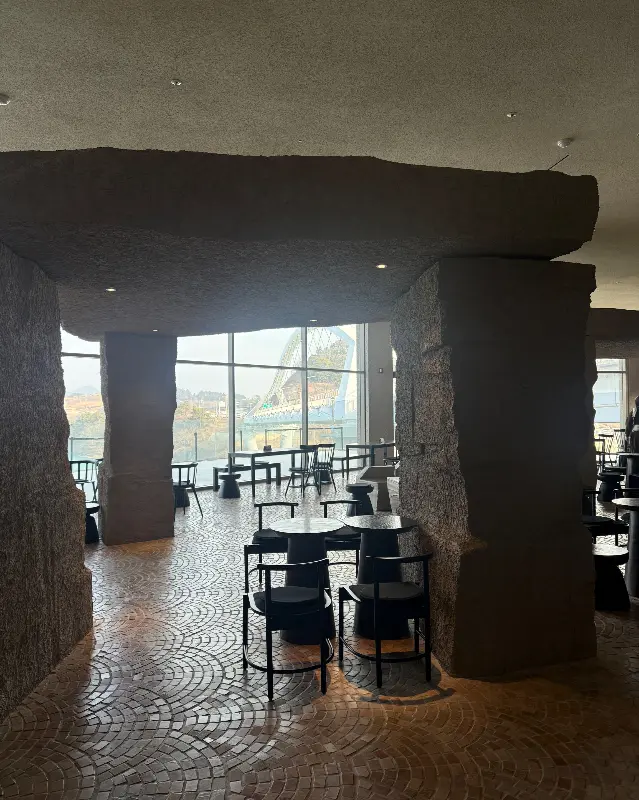 카페 내부 인테리어