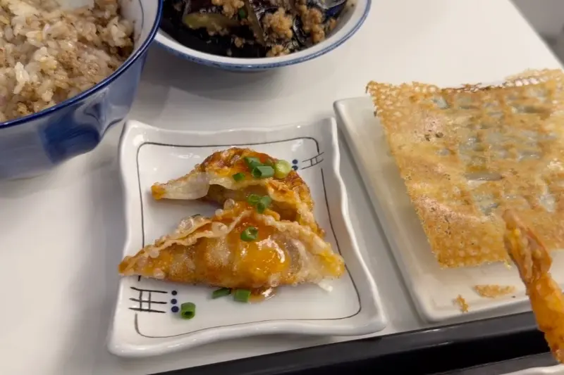 가지덮밥과 사천교자의 근접 촬영