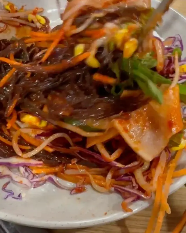 비빔면과 갈비의 조화