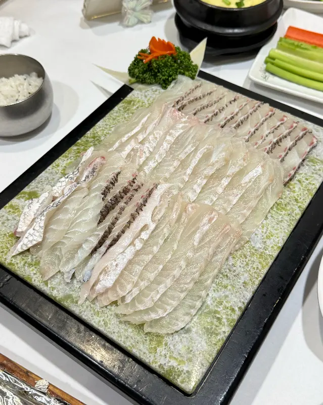 싱싱한 회 한 상차림