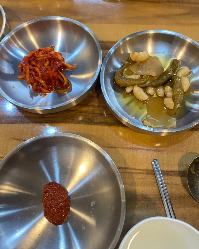 정갈하고 맛깔스러운 밑반찬