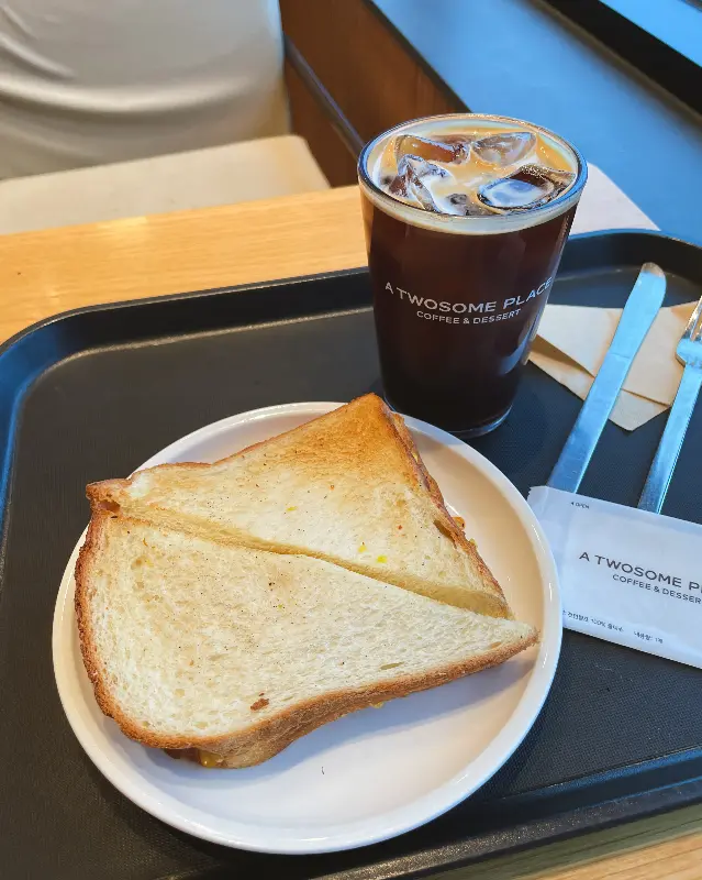 투썸플레이스 샌드위치와 커피