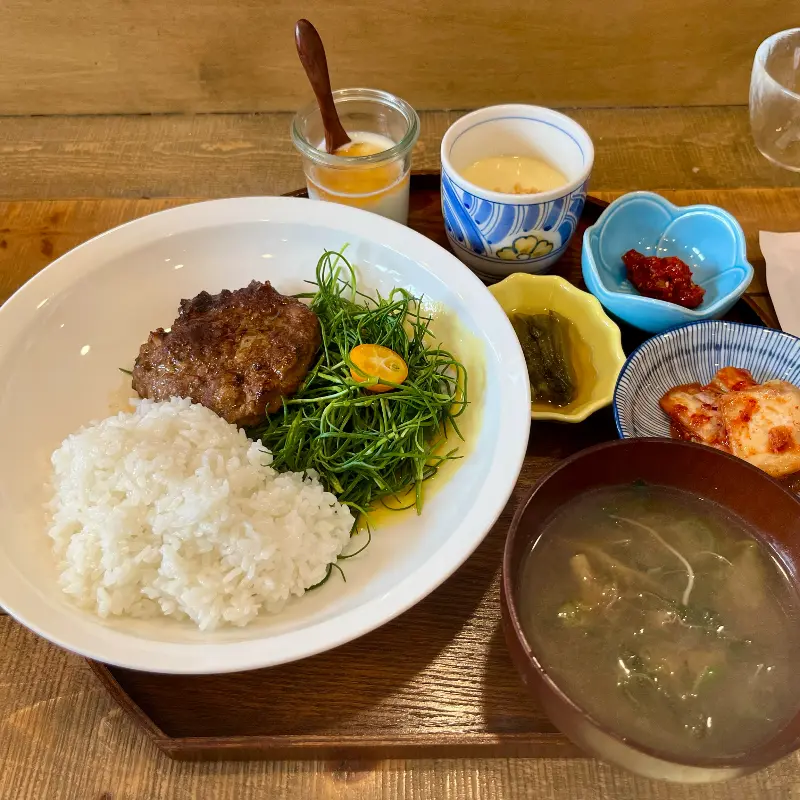 정갈하게 차려진 한 상, 이 맛에 순천 여행 오는 거지!