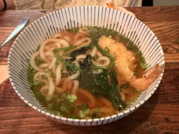 벚꽃 향기 머금은 숲속의 만찬, 성수 맛집 호호식당에서 찾은 서울의 봄