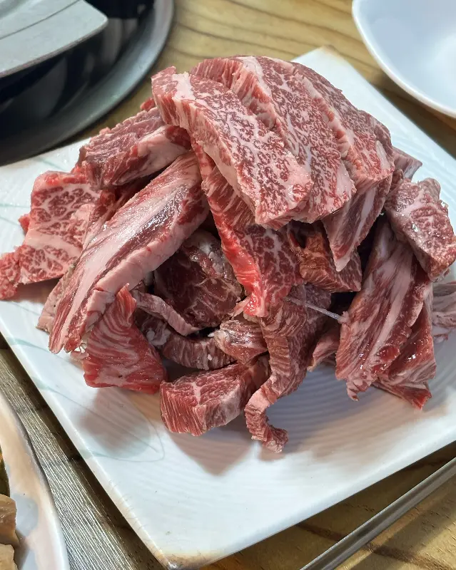 마블링이 예술인 꽃등심 모둠