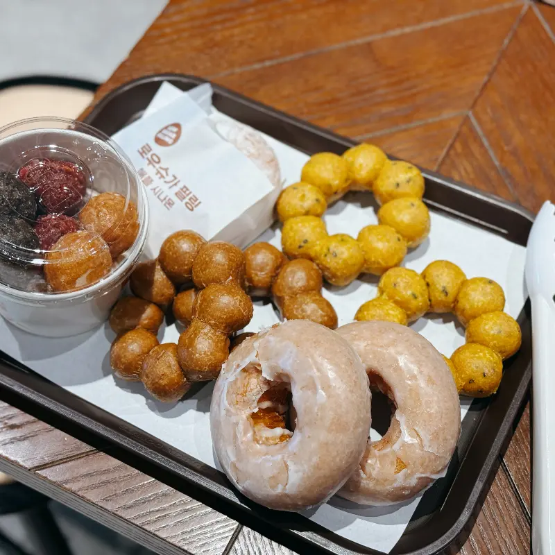 다양한 종류의 도넛