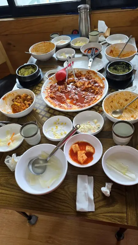 푸짐하게 비벼진 낙지볶음