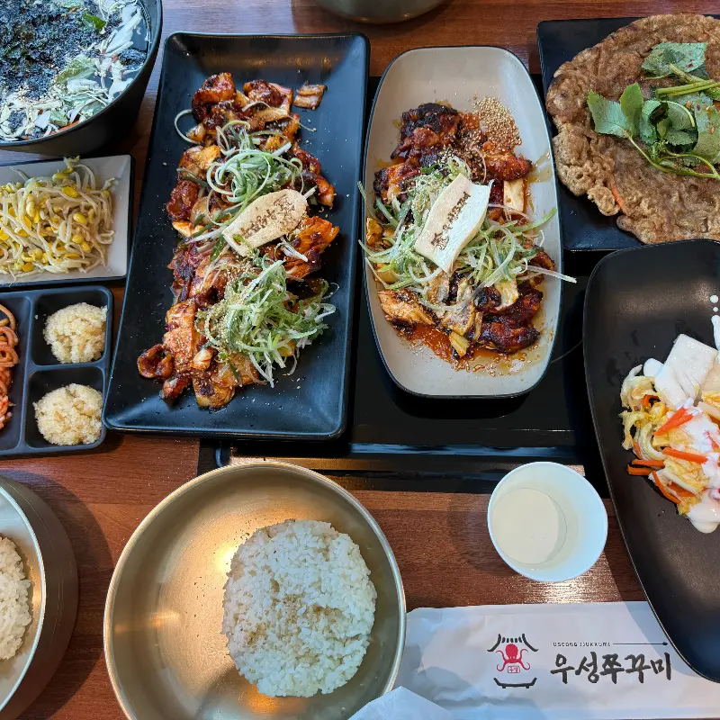 푸짐한 쭈꾸미 정식 한상차림