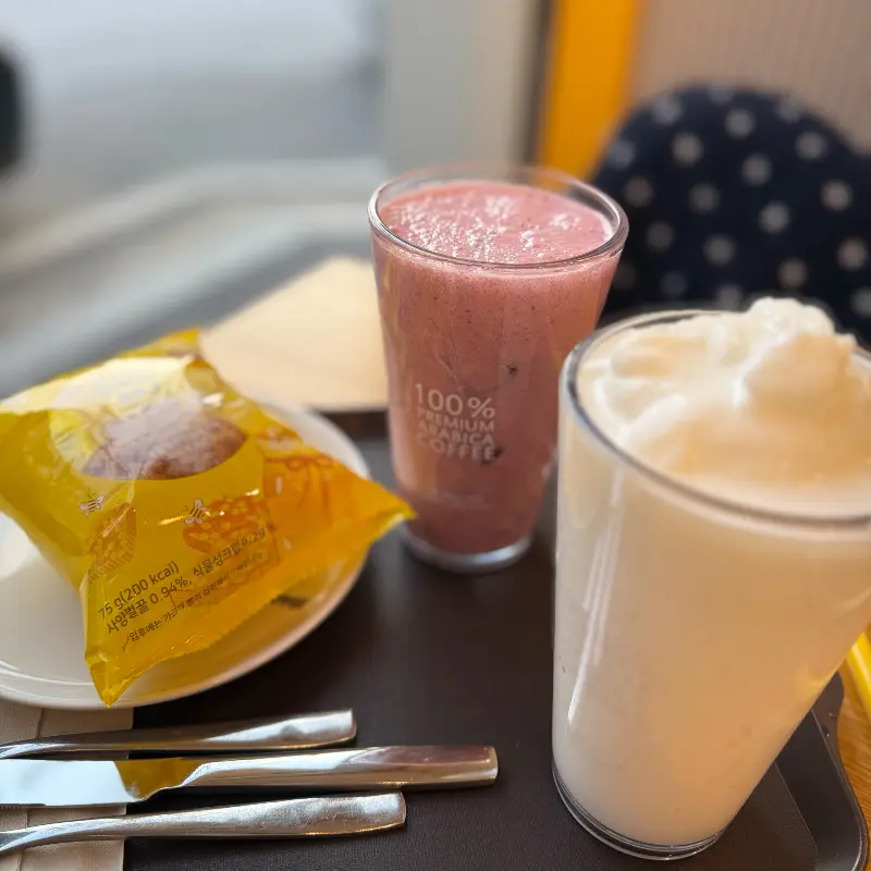 메가커피의 다양한 음료와 디저트