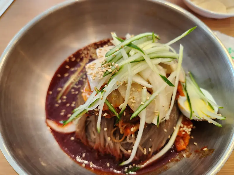 비빔냉면 근접샷