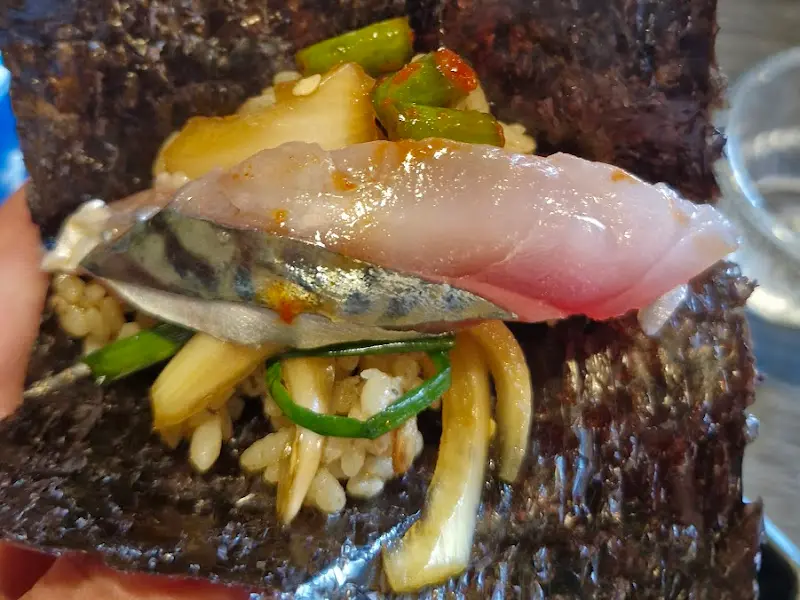 블랙씨걸 고등어회 김쌈