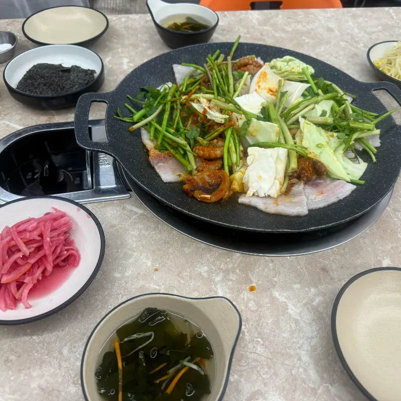 쭈꾸미와 곁들여 먹는 쌈 채소