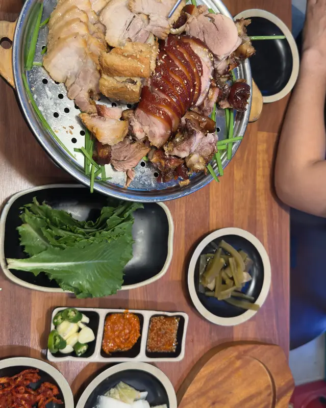 푸짐한 족발 한 상