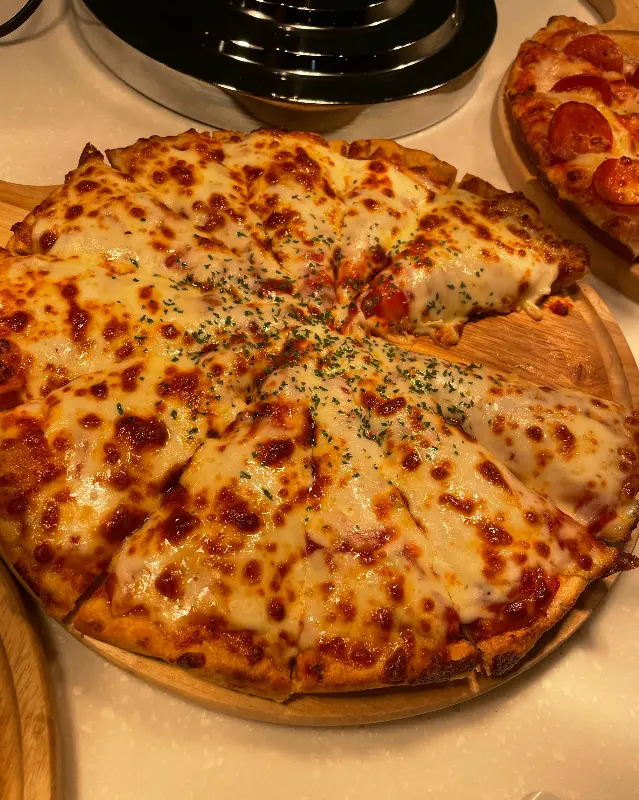 따뜻한 치즈 피자