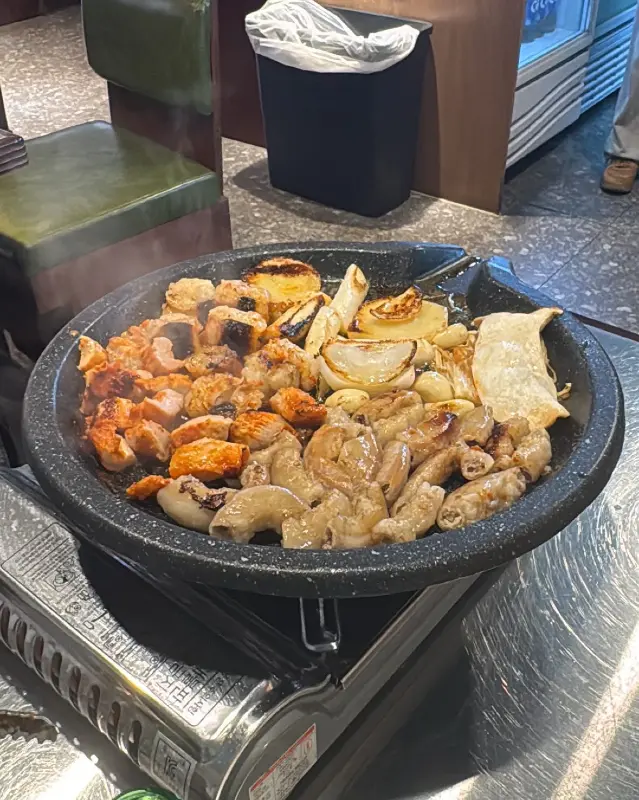 불판 위에서 익어가는 곱창