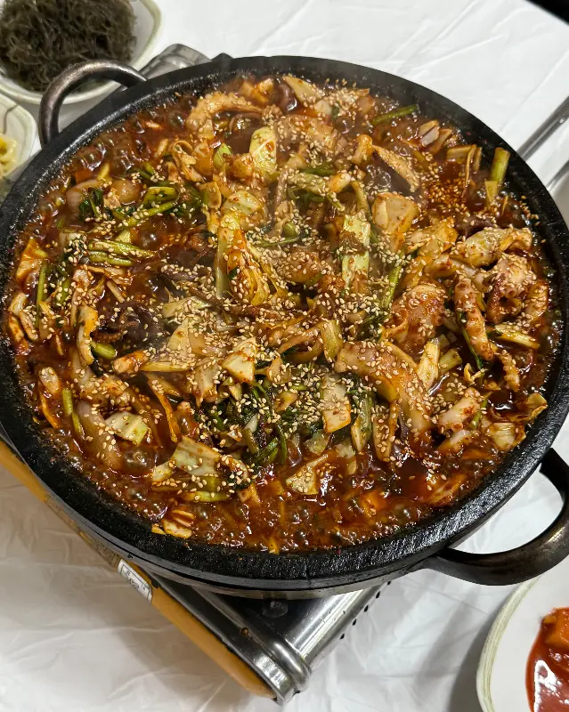 매콤한 양념에 버무려진 쭈꾸미볶음