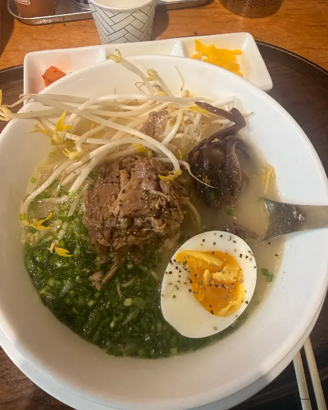 푸짐한 오리고기가 들어간 라멘