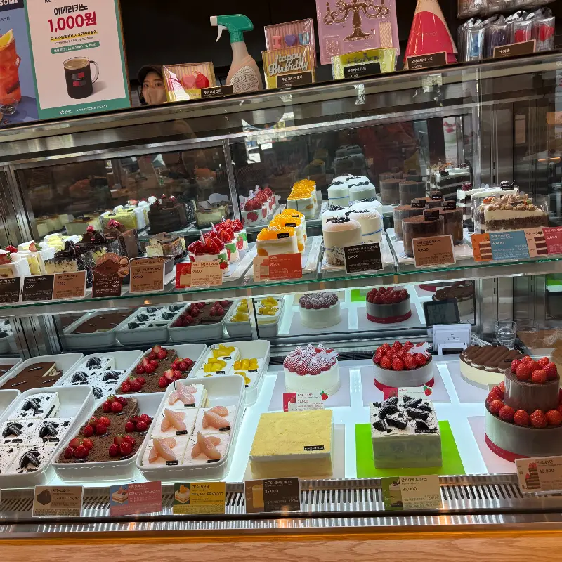 투썸플레이스 천안원성점의 다양한 케이크