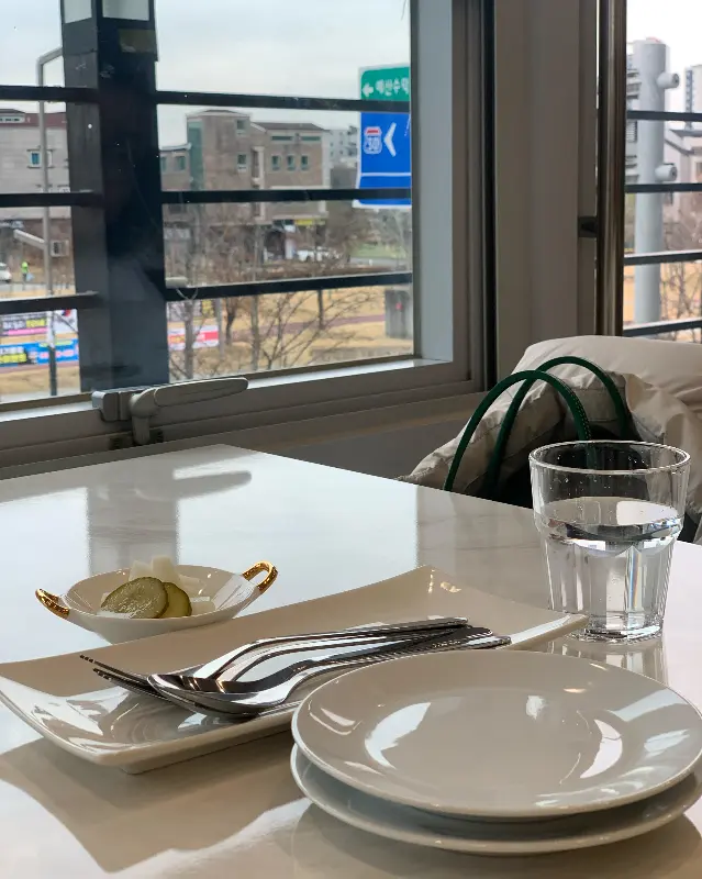 깔끔한 테이블 세팅