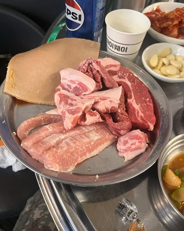 싱싱한 고기 한 상