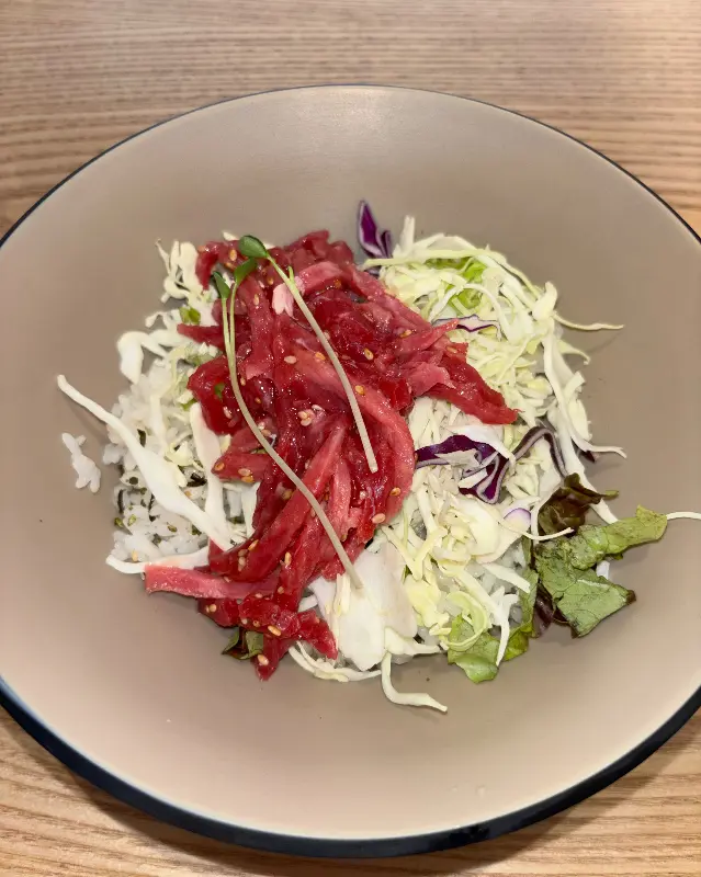 싱싱한 육회가 가득한 육회 초밥