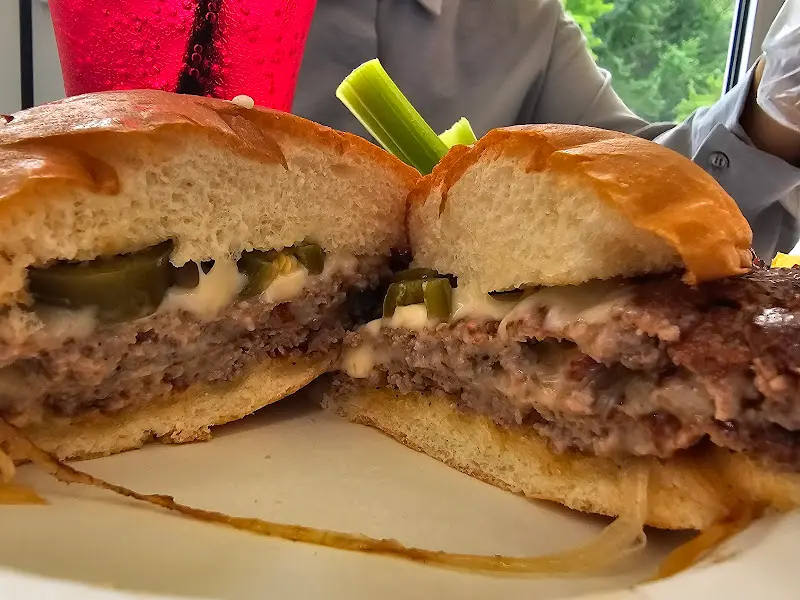 잘린 버거 단면