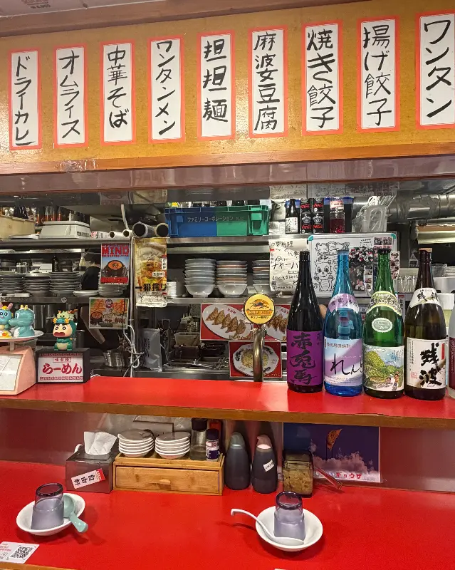 카운터석 위 메뉴판