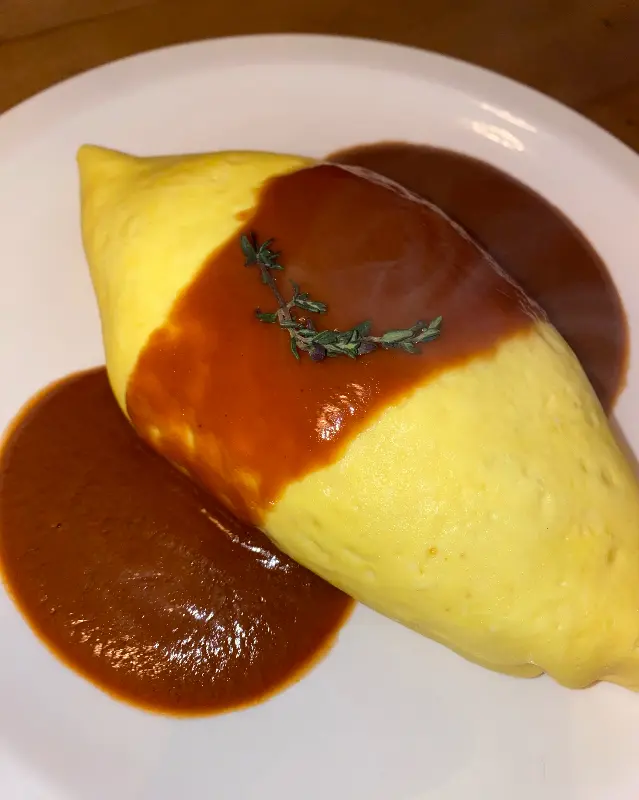 촉촉한 오므라이스와 소스