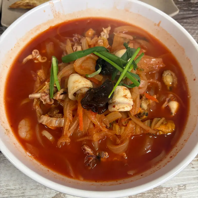 해산물이 가득한 불짬뽕